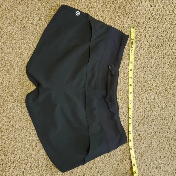 Lululemon speed up shorts size 6 - Picture 3 of 5